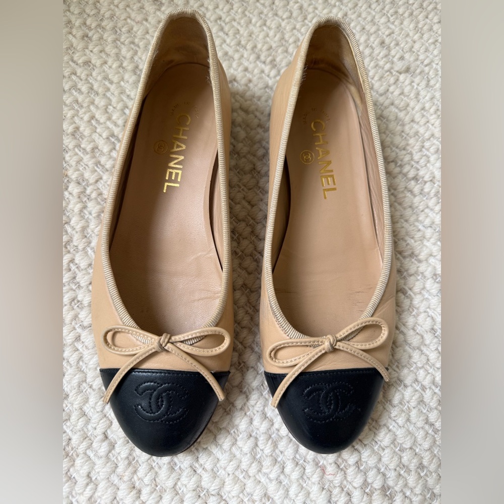 CHANEL Tan and Black Bow Flats